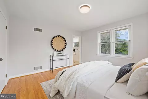 Bedroom - 304 Southwest Dr, Silver Spring, MD 20901 photo 2 of 7