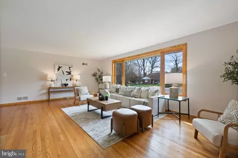 Living - 304 Southwest Dr, Silver Spring, MD 20901 photo 1 of 4