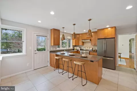 Kitchen - 304 Southwest Dr, Silver Spring, MD 20901 photo 4 of 5