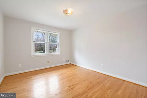 Bedroom - 304 Southwest Dr, Silver Spring, MD 20901 photo 4 of 7