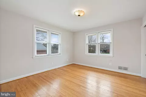 Bedroom - 304 Southwest Dr, Silver Spring, MD 20901 photo 6 of 7