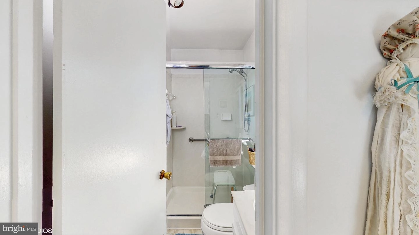906 Malta Ln, Silver Spring, MD 20901 photo 14
