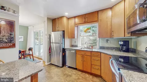906 Malta Ln, Silver Spring, MD 20901 photo 9