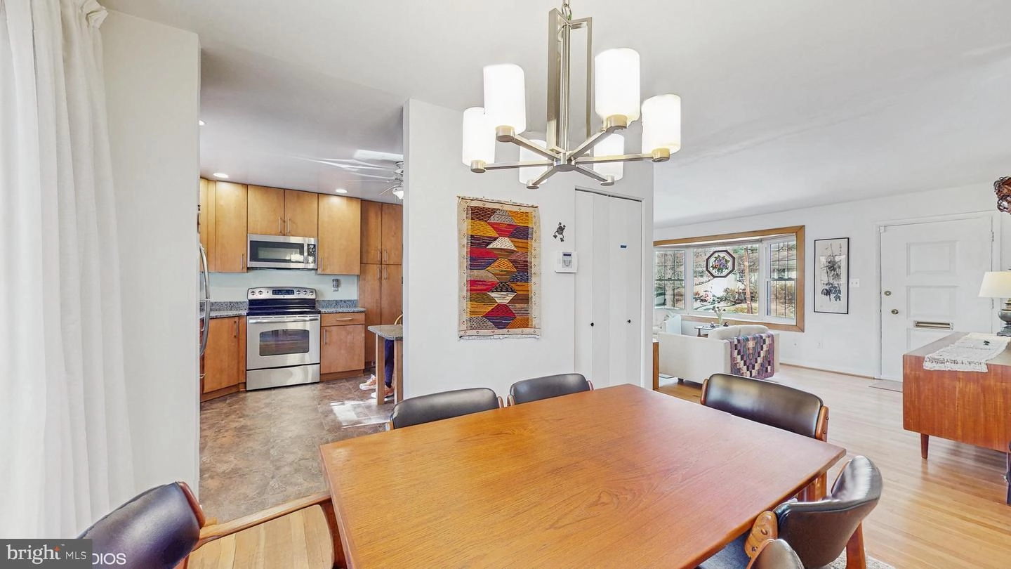 906 Malta Ln, Silver Spring, MD 20901 photo 6