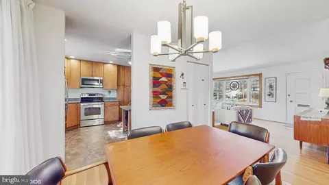 906 Malta Ln, Silver Spring, MD 20901 photo 6