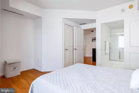 Bedroom - 930 Wayne Ave #810, Silver Spring, MD 20910 photo 2 of 5