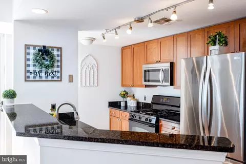 Kitchen - 930 Wayne Ave #810, Silver Spring, MD 20910 photo 2 of 5