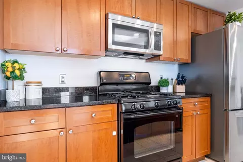 Kitchen - 930 Wayne Ave #810, Silver Spring, MD 20910 photo 4 of 5