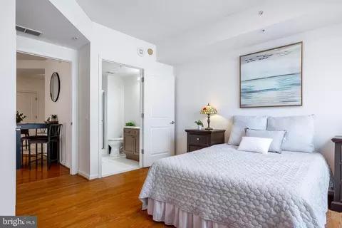 Bedroom - 930 Wayne Ave #810, Silver Spring, MD 20910 photo 3 of 5