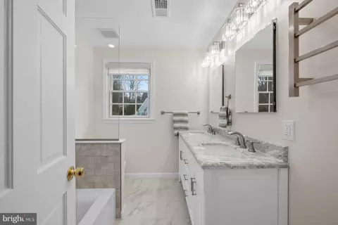 Bath - 7708 Hackamore Dr, Potomac, MD 20854 photo 2 of 3