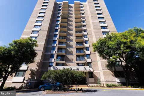 118 Monroe St #1206, Rockville, MD 20850