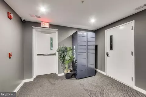Entry Way - 700 Roeder Rd #402, Silver Spring, MD 20910 photo 2 of 2