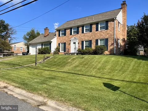 11713 Farmland Dr, Rockville, MD 20852