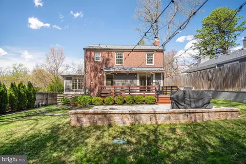 Exterior - 10208 Capitol View Ave, Silver Spring, MD 20910 photo 6 of 7