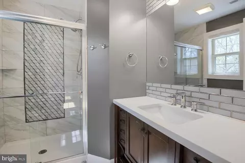 Bath - 10208 Capitol View Ave, Silver Spring, MD 20910 photo 2 of 3