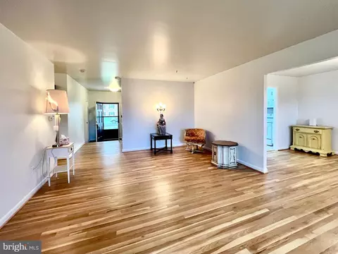 Living - 14725 Flintstone Ln, Silver Spring, MD 20905 photo 2 of 7