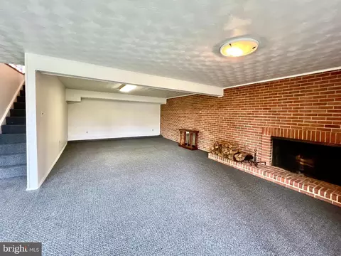 Living - 14725 Flintstone Ln, Silver Spring, MD 20905 photo 5 of 7