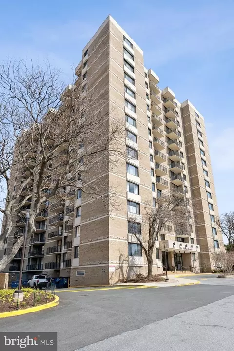 118 Monroe St #118-702, Rockville, MD 20850