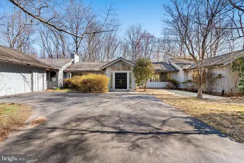 11205 Tack House Ct, Potomac, MD 20854