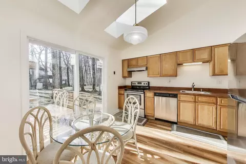 12901 Summer Hill Dr, Silver Spring, MD 20904 photo 4