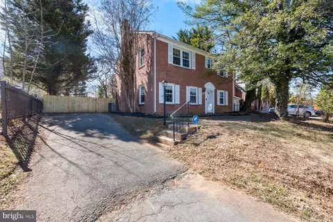 9424 Old Georgetown Rd, Bethesda, MD 20814