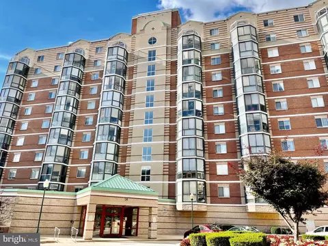 24 Courthouse Sq #24-509, Rockville, MD 20850