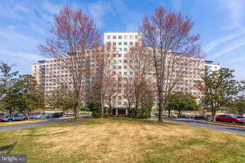 10201 Grosvenor Pl #1406, Rockville, MD 20852