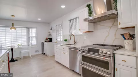 Kitchen - 5 Southview Ct, Silver Spring, MD 20905 photo 4 of 5