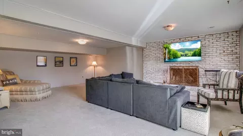 Living - 5 Southview Ct, Silver Spring, MD 20905 photo 3 of 4