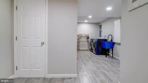 Entry Way - 5 Southview Ct, Silver Spring, MD 20905 photo 10 of 11