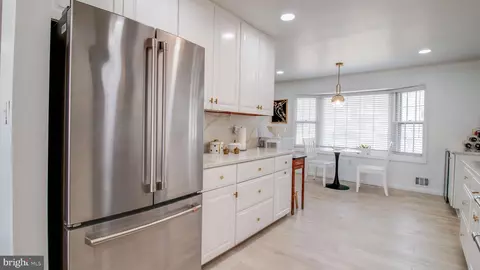 Entry Way - 5 Southview Ct, Silver Spring, MD 20905 photo 7 of 11