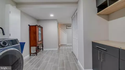 Entry Way - 5 Southview Ct, Silver Spring, MD 20905 photo 9 of 11