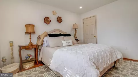 Bedroom - 5 Southview Ct, Silver Spring, MD 20905 photo 5 of 5