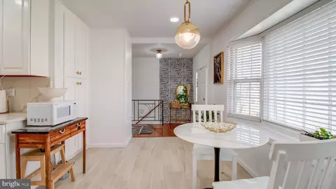 Entry Way - 5 Southview Ct, Silver Spring, MD 20905 photo 4 of 11