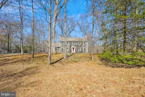 8205 Bondage Dr, Gaithersburg, MD 20882