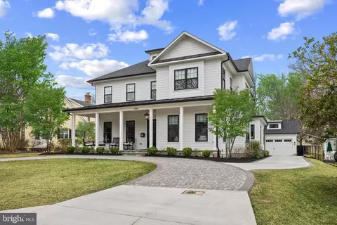 7708 Radnor Rd, Bethesda, MD 20817