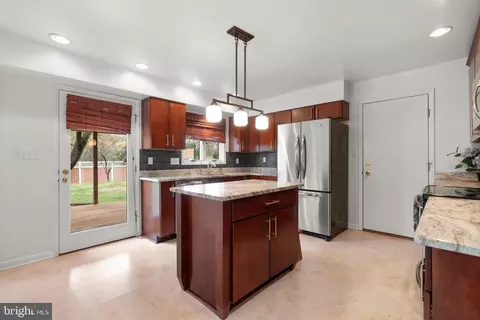 14816 Mistletoe Ct, Silver Spring, MD 20905 photo 9