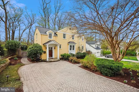 9636 Parkwood Dr, Bethesda, MD 20814