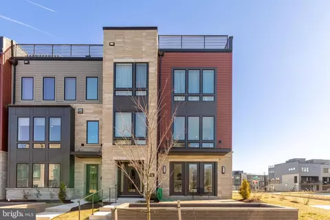 7034 Artesa Ln, Bethesda, MD 20817
