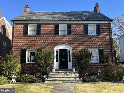 3921 Oliver St, Chevy Chase, MD 20815