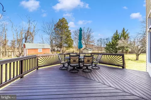 Exterior - 17918 Hickman St, Poolesville, MD 20837 photo 5 of 19