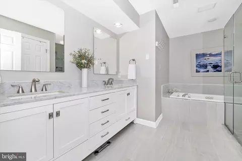 Bath - 17918 Hickman St, Poolesville, MD 20837 photo 2 of 4