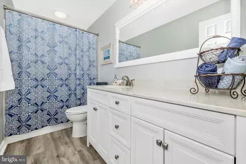 Bath - 17918 Hickman St, Poolesville, MD 20837 photo 4 of 4