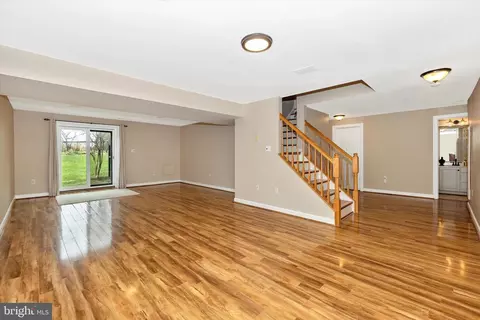 Living - 17918 Hickman St, Poolesville, MD 20837 photo 4 of 6