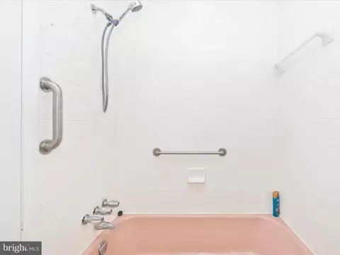 Bath - 717 Lowander Ln, Silver Spring, MD 20901 photo 3 of 4