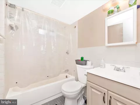 Bath - 717 Lowander Ln, Silver Spring, MD 20901 photo 4 of 4