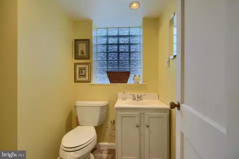 Bath - 9715 Saxony Rd, Silver Spring, MD 20910 photo 4 of 5