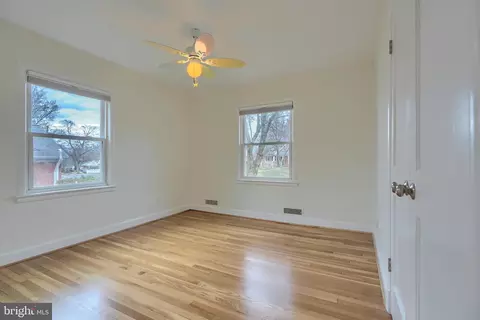Bedroom - 9715 Saxony Rd, Silver Spring, MD 20910 photo 2 of 4