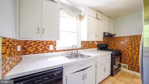 Entry Way - 3005 Newton St, Silver Spring, MD 20902 photo 1 of 3