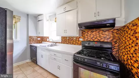 Entry Way - 3005 Newton St, Silver Spring, MD 20902 photo 2 of 3